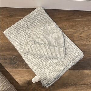 LOFT Light Gray Ribbed Knit Beanie and Scarf Set